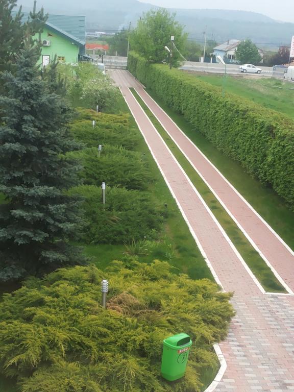 Отель Casa Cu Pauni Maracineni Экстерьер фото