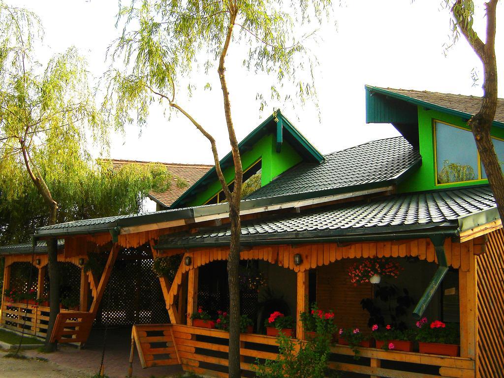Отель Casa Cu Pauni Maracineni Экстерьер фото