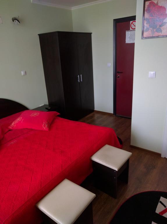 Отель Casa Cu Pauni Maracineni Экстерьер фото