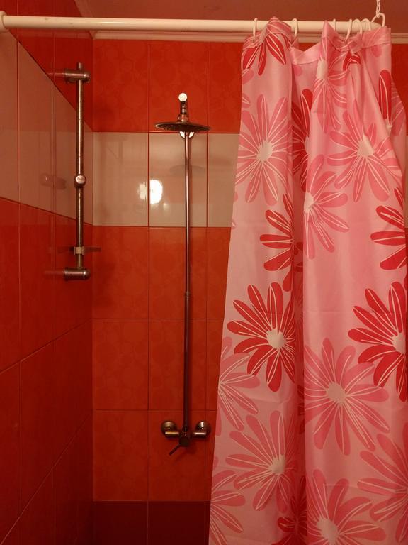 Отель Casa Cu Pauni Maracineni Экстерьер фото