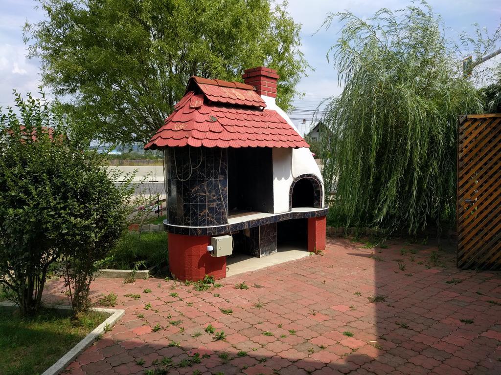 Отель Casa Cu Pauni Maracineni Экстерьер фото
