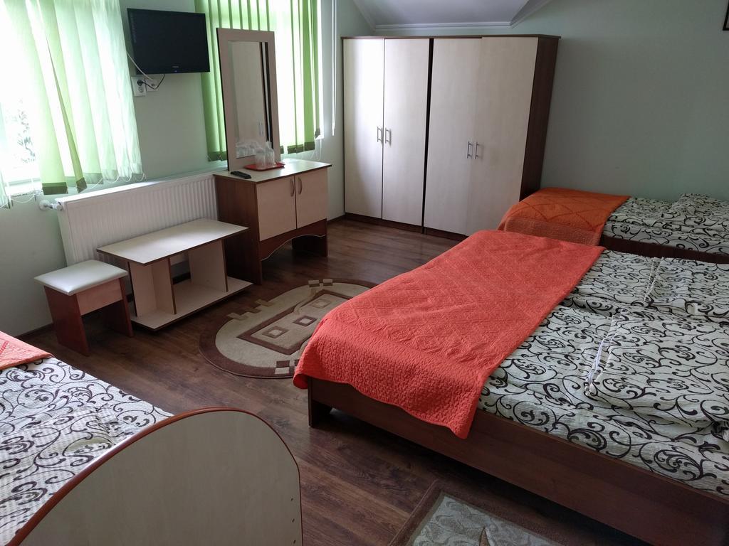 Отель Casa Cu Pauni Maracineni Экстерьер фото