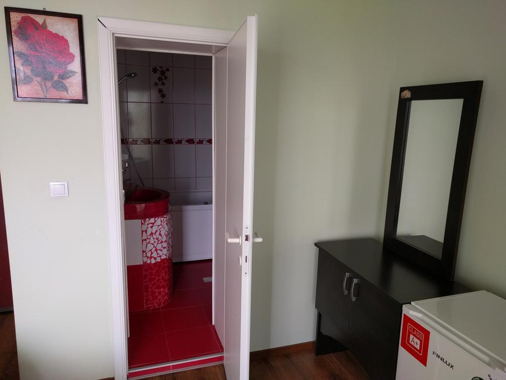 Отель Casa Cu Pauni Maracineni Экстерьер фото