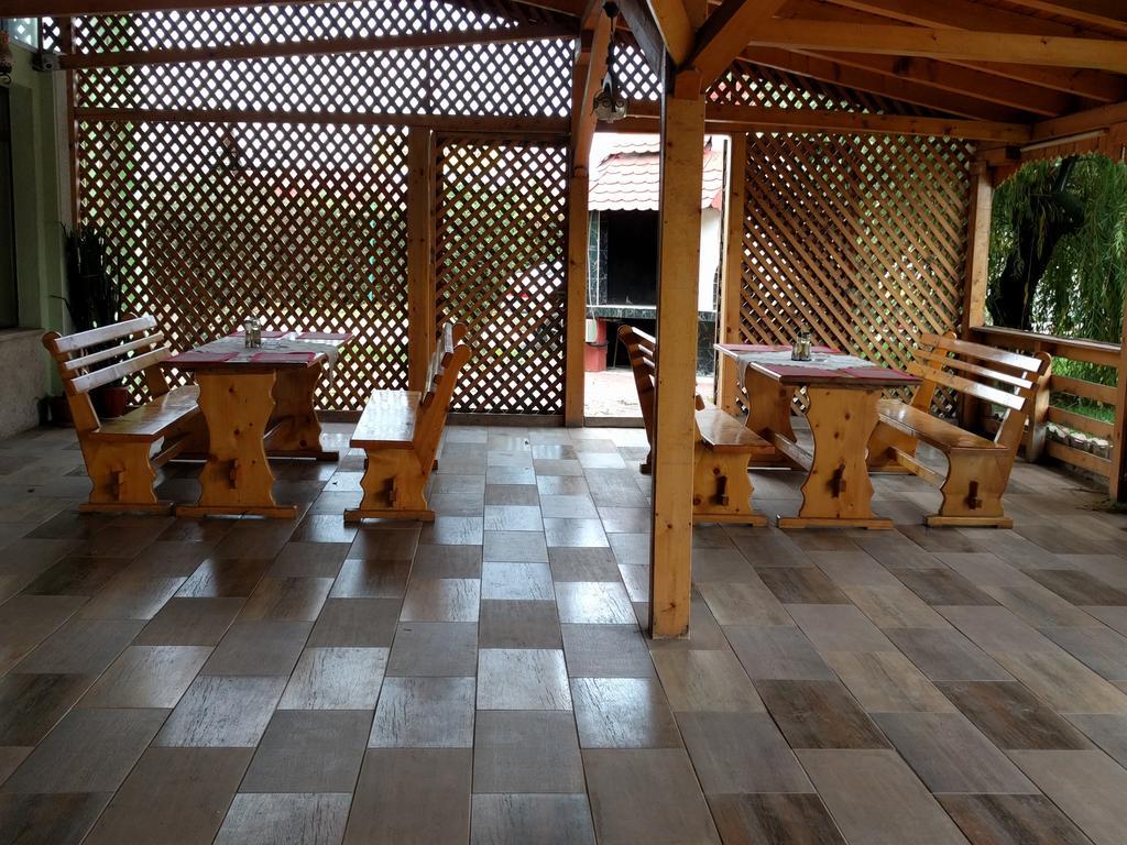 Отель Casa Cu Pauni Maracineni Экстерьер фото