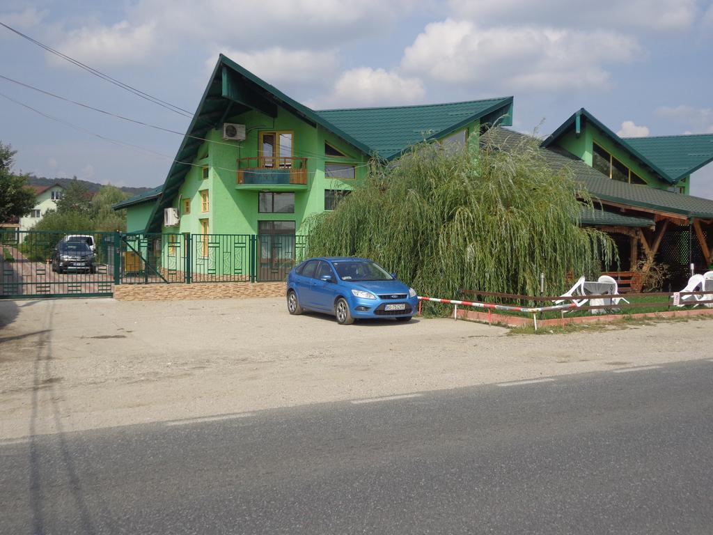 Отель Casa Cu Pauni Maracineni Экстерьер фото